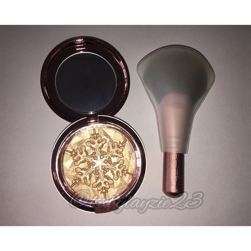MAC Cosmetics- Snowball Face Bag - LE